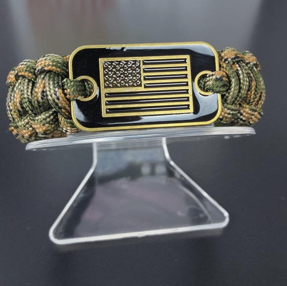 NWT Men's Bracelet Camouflage Woven USA Flag Charm Size 8.66 in - Picture 2 of 4